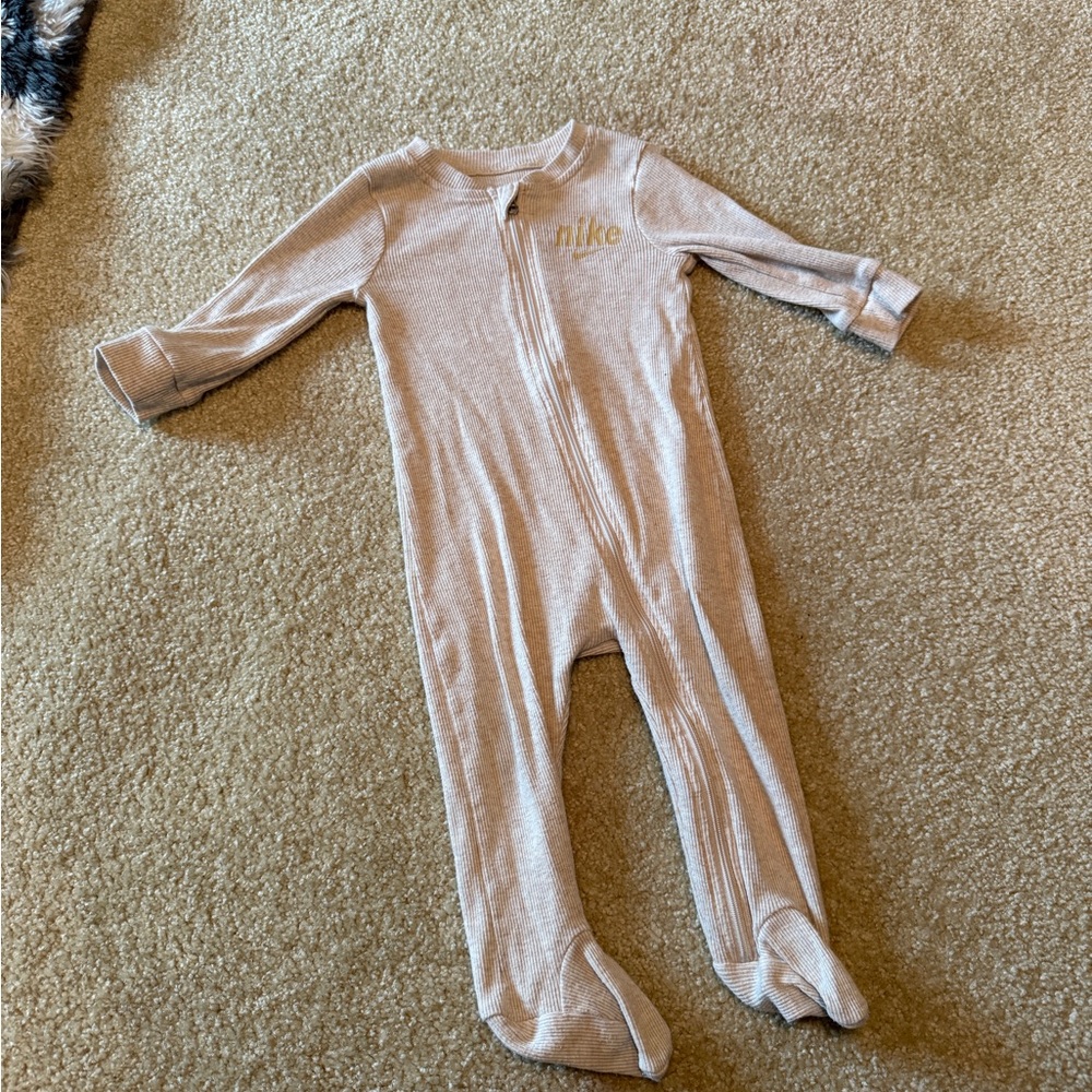 Nike Kids One Piece in Cream